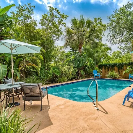 Chiquita Sun House Villa